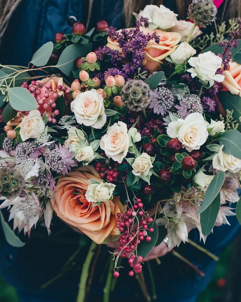 Bouquet Eucalipto & Lisianthus — textura y delicadeza